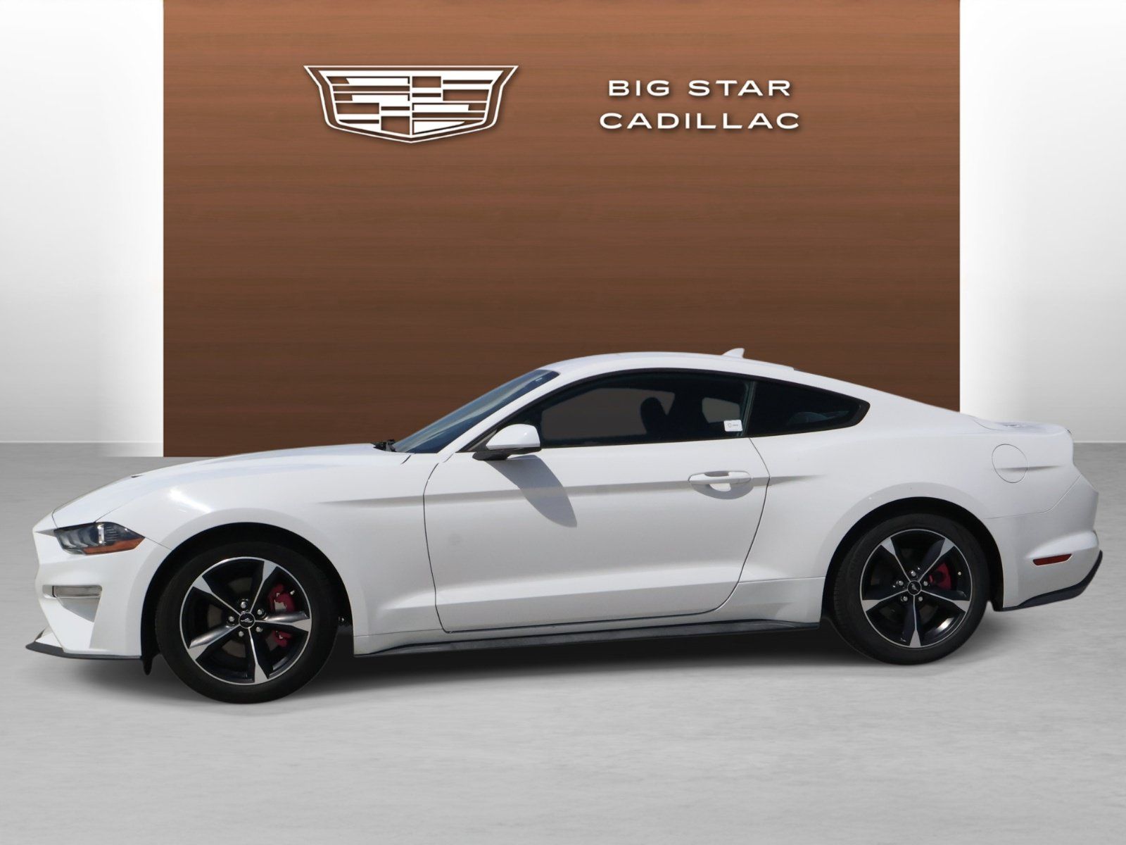 Used 2020 Ford Mustang Coupe RWD image 2