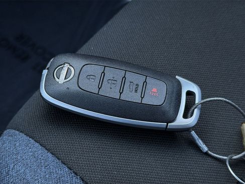 Used 2025 Nissan Versa SV image 21