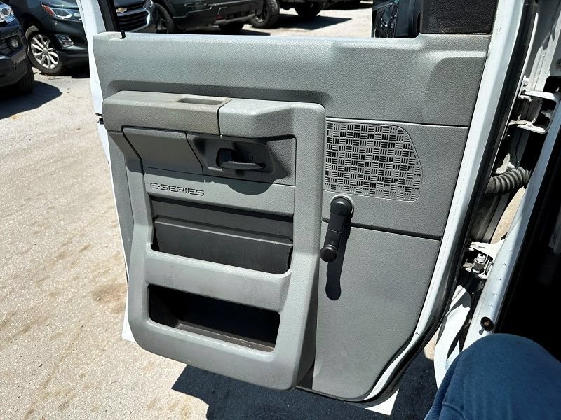 Used 2016 Ford E-350 and Econoline 350 Super Duty RWD image 18