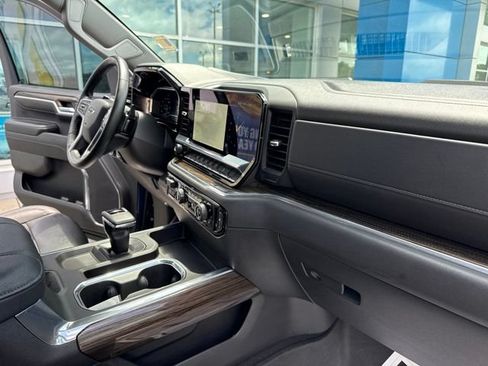 Used 2024 Chevrolet Silverado 1500 LT Trail Boss w/ Convenience Package II AWD/4WD image 28