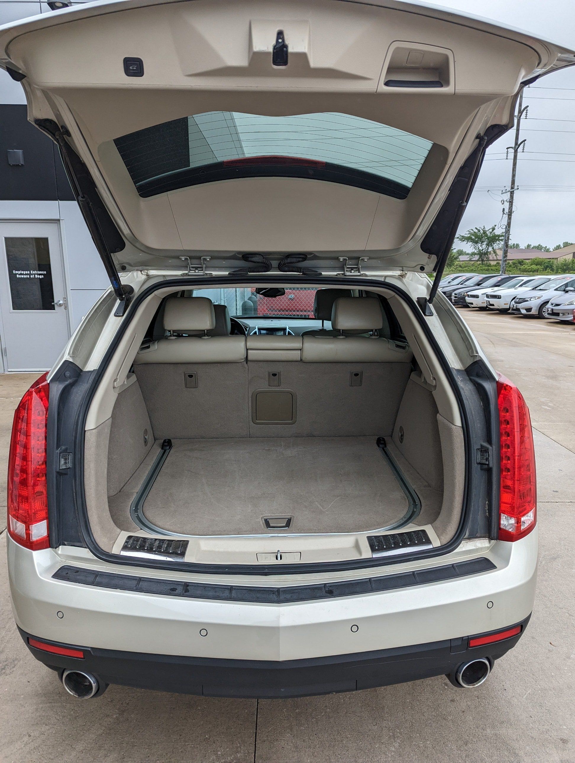 Used 2014 Cadillac SRX Luxury FWD image 4