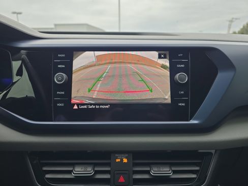 Certified 2022 Volkswagen Taos SE image 14