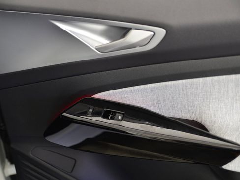 Used 2025 Volkswagen ID.4 Limited image 9