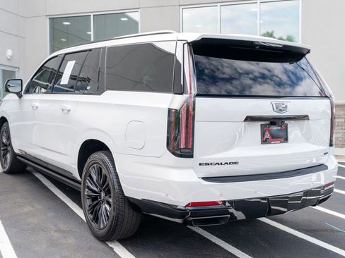 Used 2025 Cadillac Escalade ESV Sport Platinum w/ LPO, ONYX Package RWD image 18