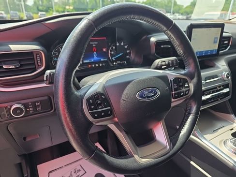 Used 2021 Ford Explorer XLT w/ Equipment Group 202A AWD/4WD image 9