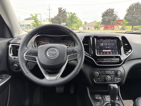 Used 2019 Jeep Cherokee Limited AWD/4WD image 12