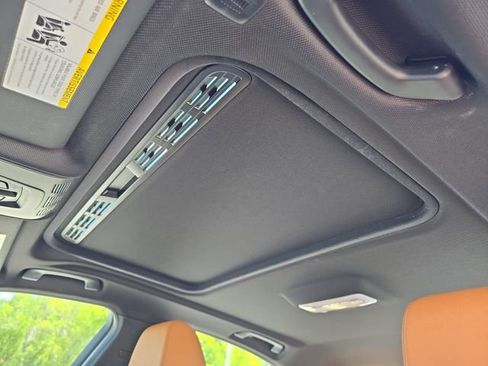 Used 2018 BMW 330i xDrive Sedan w/ Premium Package image 16