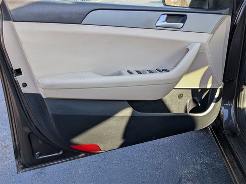 Used 2015 Hyundai Sonata SE image 9