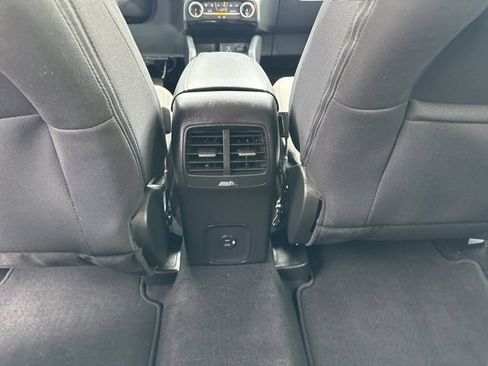 Used 2022 Ford Escape SE w/ SE Sport Appearance Package image 32