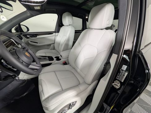 New 2026 Porsche Macan AWD/4WD image 5