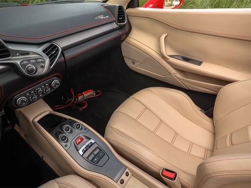 Certified 2013 Ferrari 458 Spider Base image 32