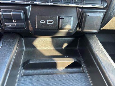 Used 2022 Chevrolet Silverado 2500 LTZ w/ LTZ Convenience Package image 19