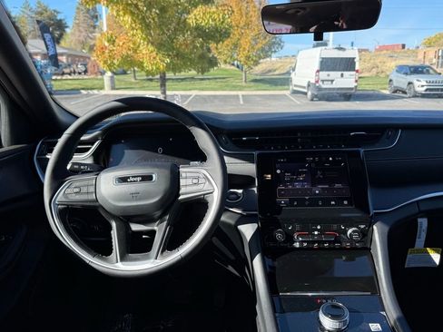 New 2025 Jeep Grand Cherokee L Laredo image 29