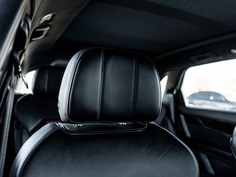 Used 2023 Bentley Bentayga Extended Wheelbase image 38