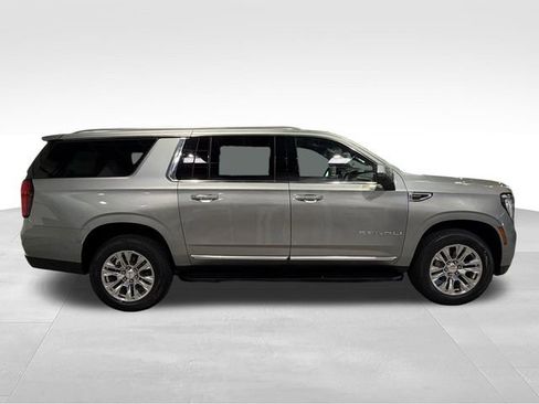 Used 2025 GMC Yukon XL Denali AWD/4WD image 4