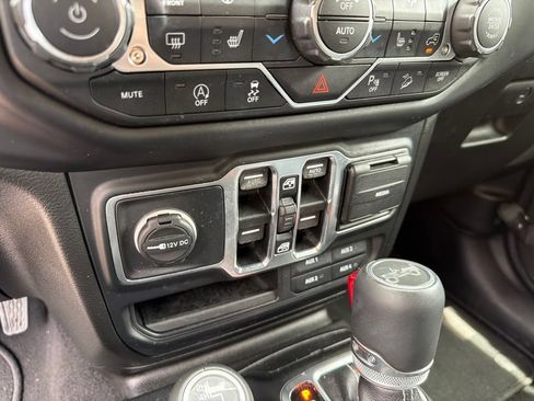 Used 2019 Jeep Wrangler Unlimited Sahara AWD/4WD image 25