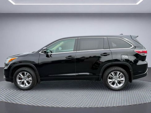 Used 2016 Toyota Highlander Plus AWD/4WD image 3