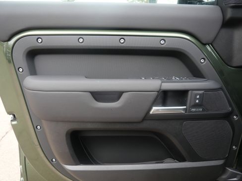 New 2026 Land Rover Defender 110 X-Dynamic SE image 4