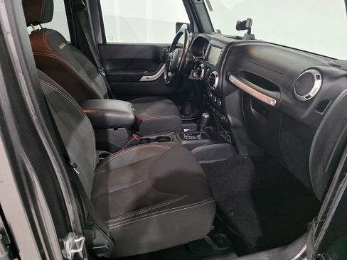 Used 2016 Jeep Wrangler Unlimited Sahara w/ Dual Top Group image 18