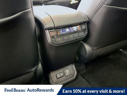 New 2026 Toyota Highlander Platinum image 29