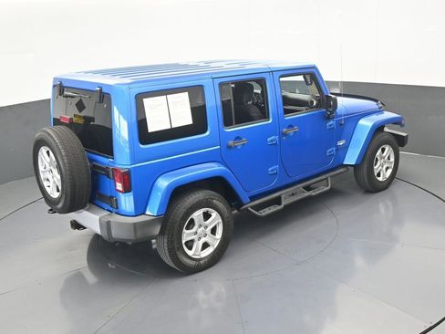 Used 2015 Jeep Wrangler Unlimited Sahara w/ Dual Top Group image 43