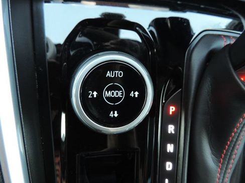 Used 2025 Chevrolet Colorado Z71 w/ Technology Package AWD/4WD image 25