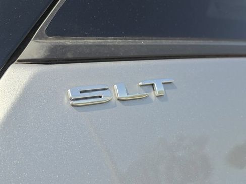 Used 2024 GMC Terrain SLT FWD image 13