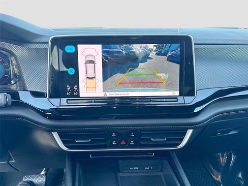 Used 2024 Volkswagen Atlas Cross Sport SEL image 12