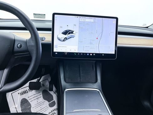 Used 2021 Tesla Model Y Long Range image 8