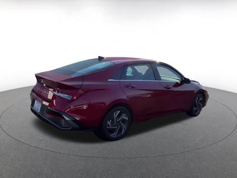 Used 2025 Hyundai Elantra SEL image 15