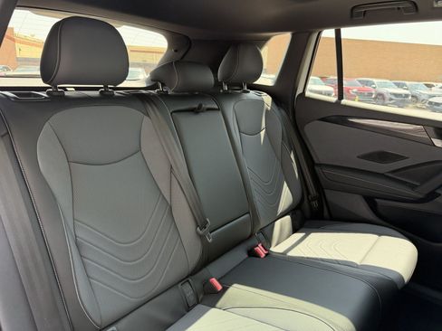 Used 2025 Volkswagen Tiguan SE R-Line AWD/4WD image 39