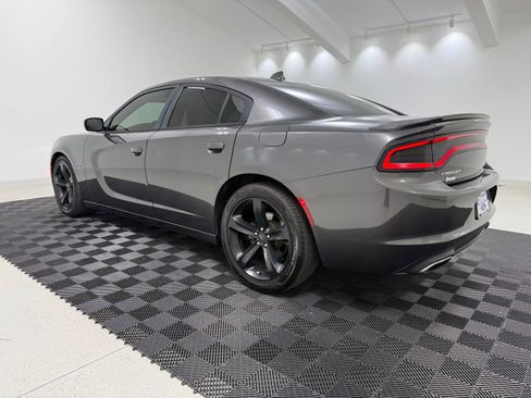 Used 2017 Dodge Charger R/T RWD image 4