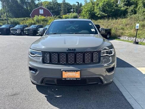 Used 2021 Jeep Grand Cherokee Laredo X AWD/4WD image 2