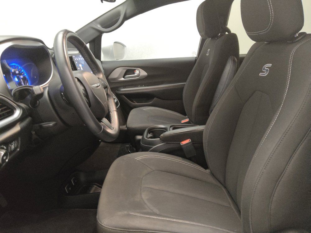 Used 2018 Chrysler Pacifica Touring Plus w/ S Appearance Package FWD image 17
