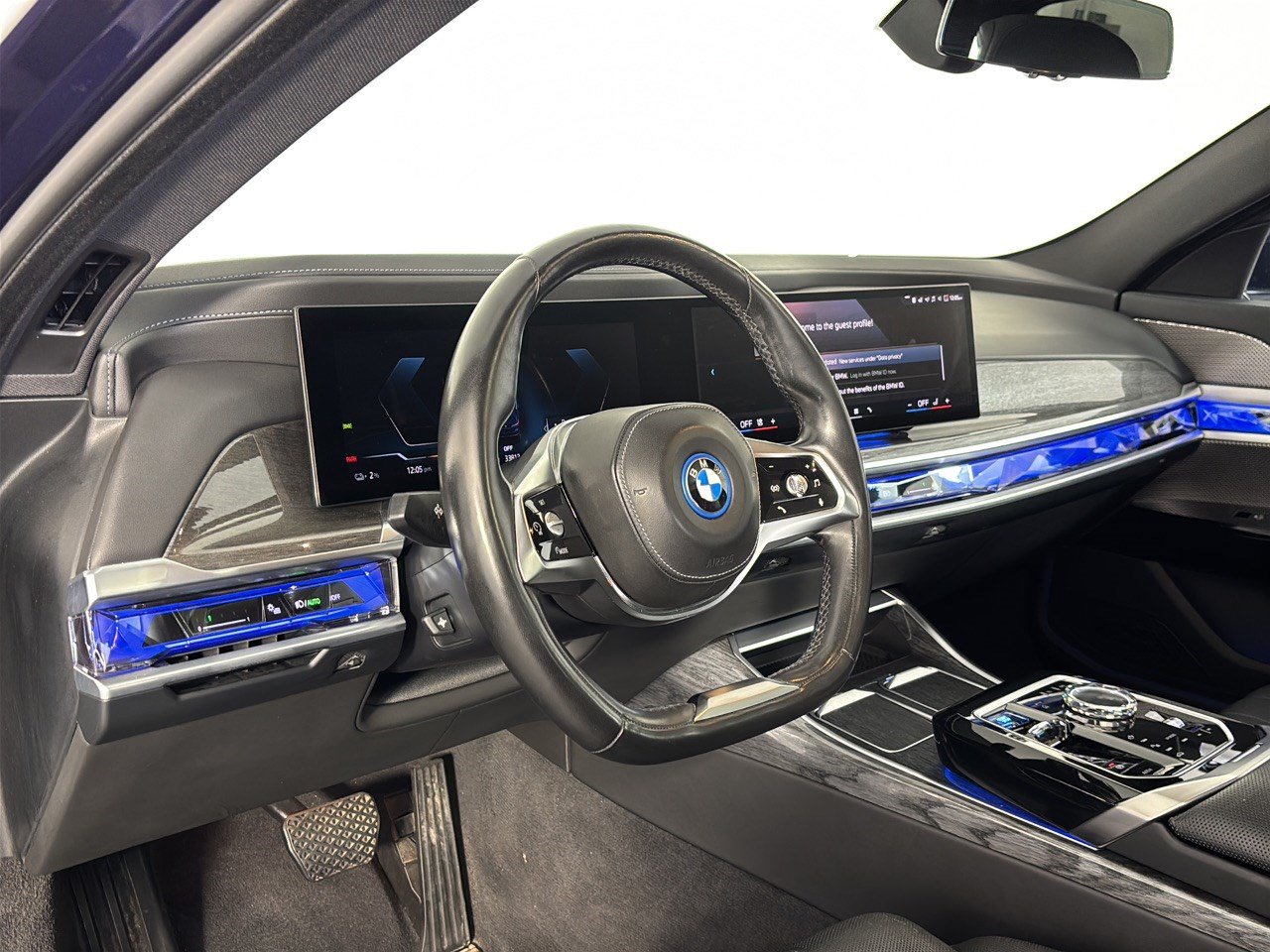 Used 2023 BMW i7 xDrive60 AWD/4WD image 4