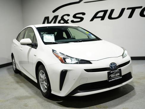Used 2022 Toyota Prius LE image 4
