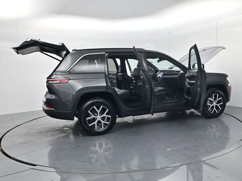 Used 2024 Jeep Grand Cherokee Limited w/ Trailer Tow Package AWD/4WD image 72
