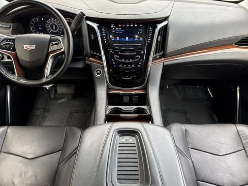 Used 2019 Cadillac Escalade Premium Luxury RWD image 4