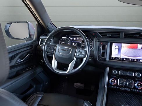 Used 2021 GMC Yukon XL Denali w/ Denali Ultimate Package AWD/4WD image 31
