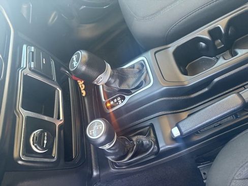 Used 2019 Jeep Wrangler Sport image 27
