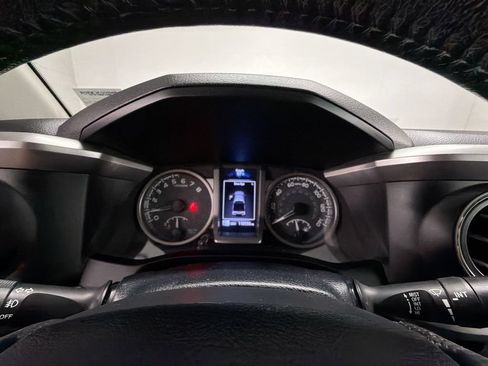 Used 2019 Toyota Tacoma SR5 RWD image 11