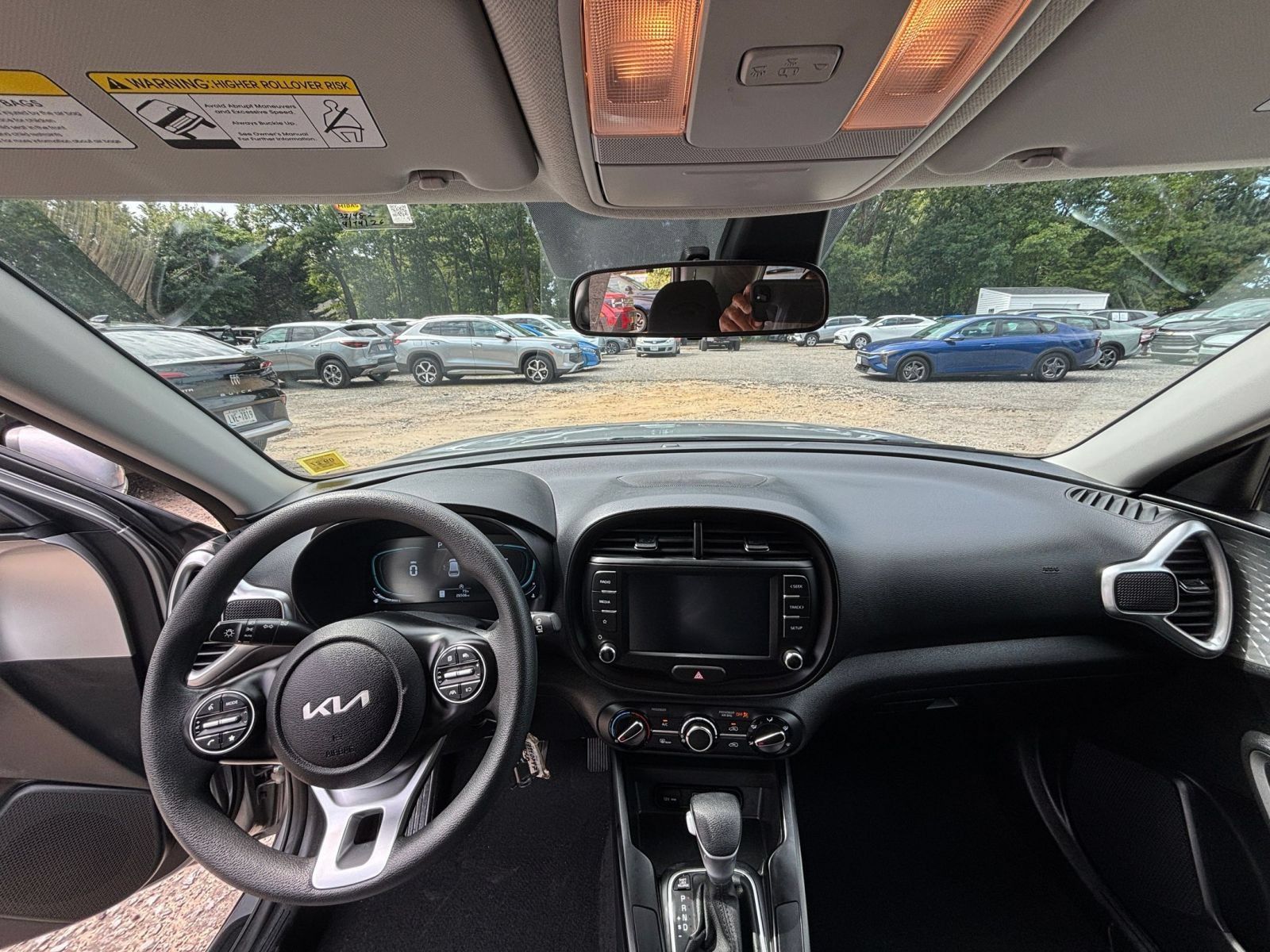 Used 2025 Kia Soul LX w/ LX Technology Package FWD image 32