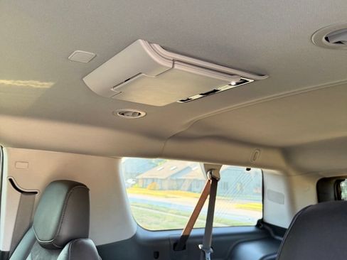 Used 2020 Cadillac Escalade ESV Luxury AWD/4WD image 11