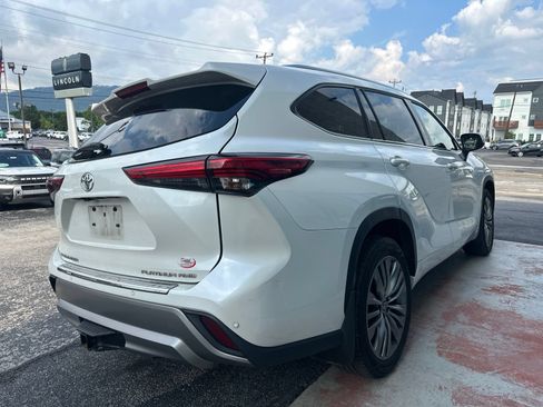 Used 2021 Toyota Highlander Platinum AWD/4WD image 3
