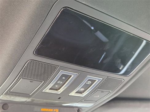 Used 2025 Land Rover Defender 110 S image 33