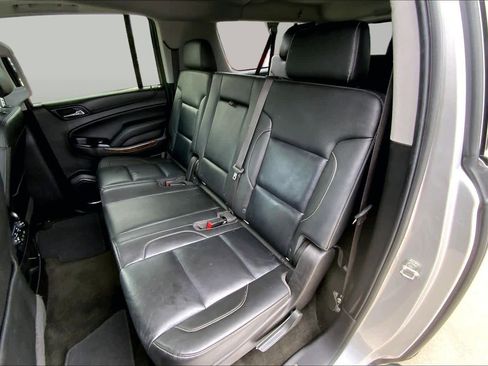 Used 2018 Chevrolet Suburban LT RWD image 21