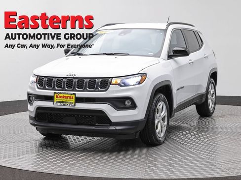 Used 2024 Jeep Compass Latitude AWD/4WD image 1