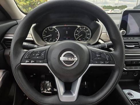 Used 2025 Nissan Altima 2.5 SV FWD image 20