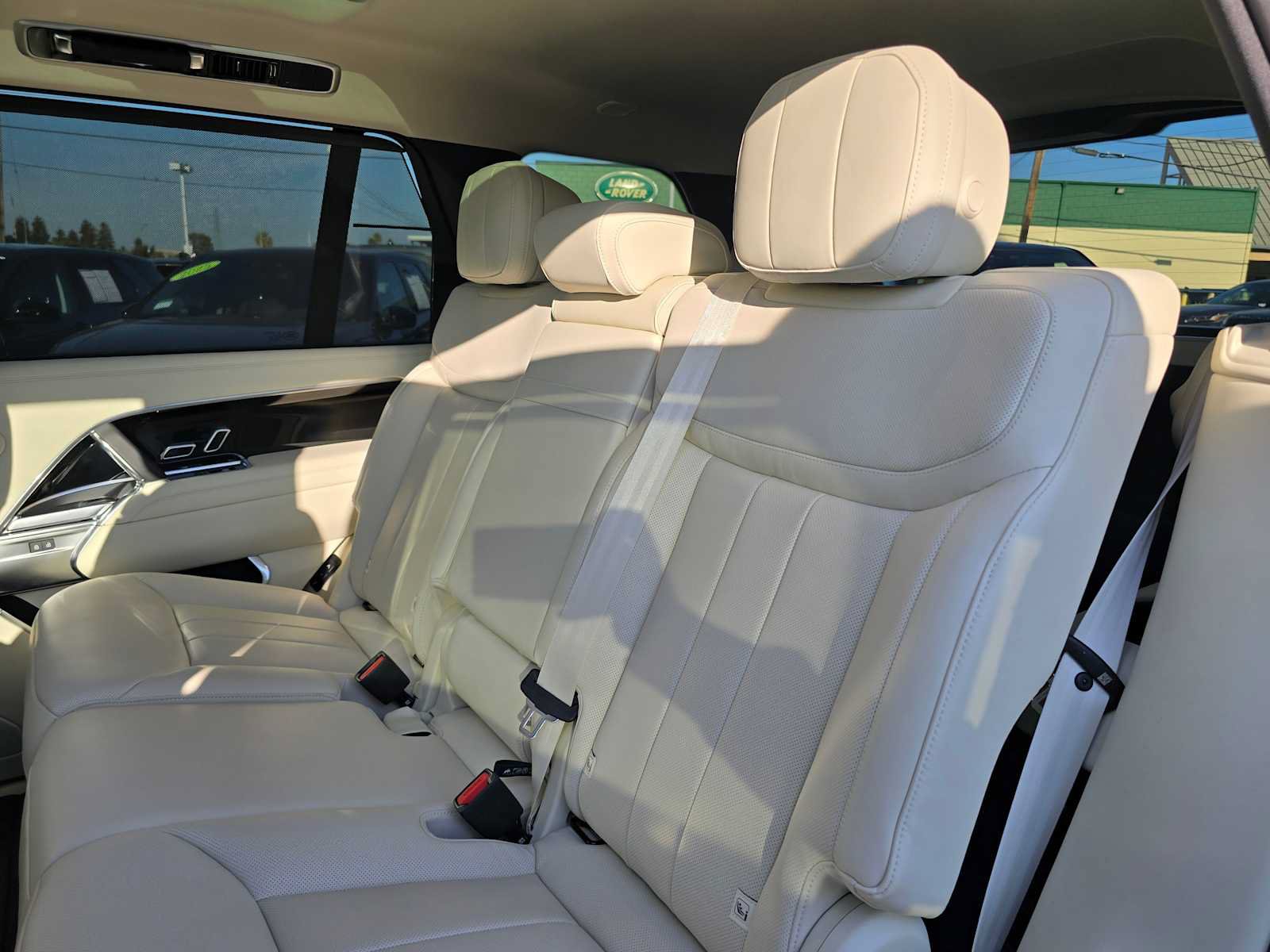New 2025 Land Rover Range Rover Long Wheelbase SE AWD/4WD image 17