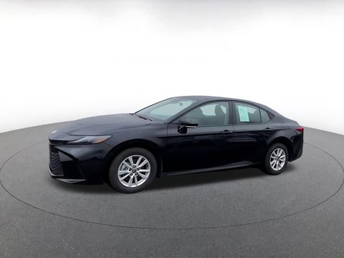 Used 2025 Toyota Camry LE image 8